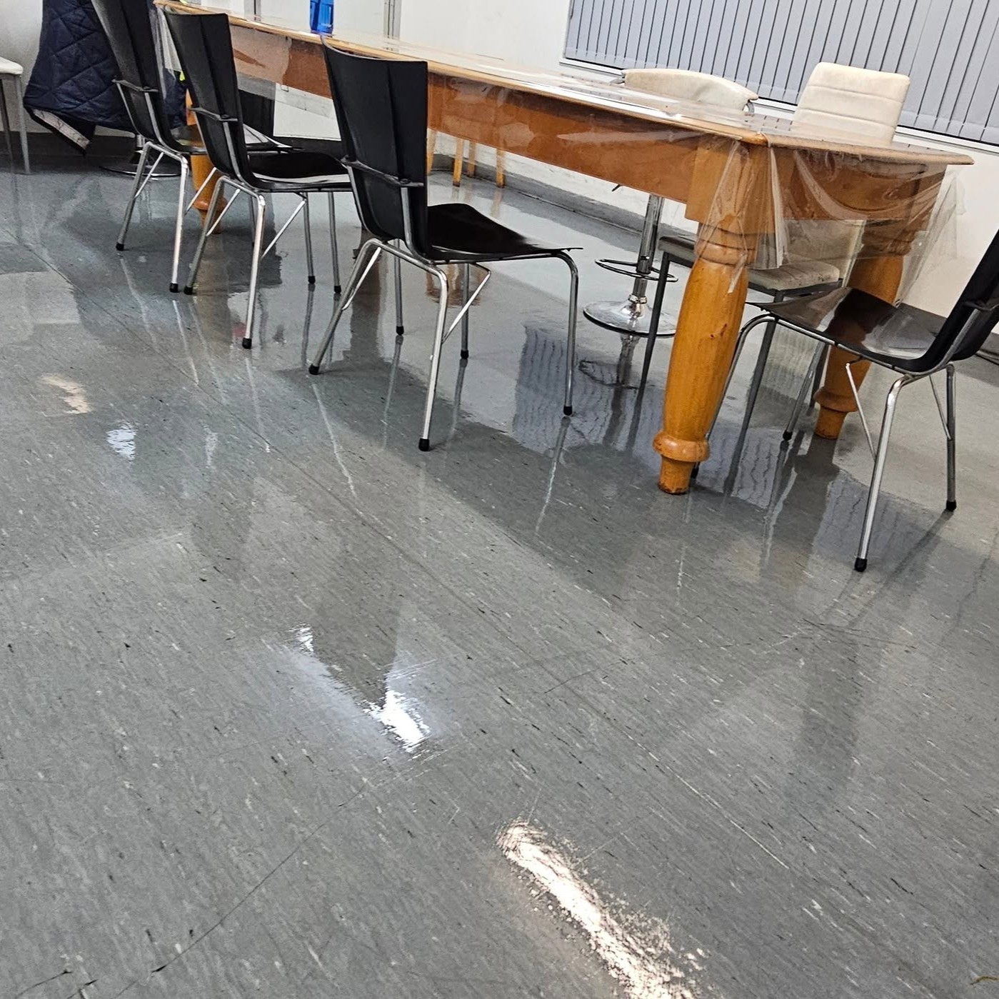 Commercial cleaning of office desks